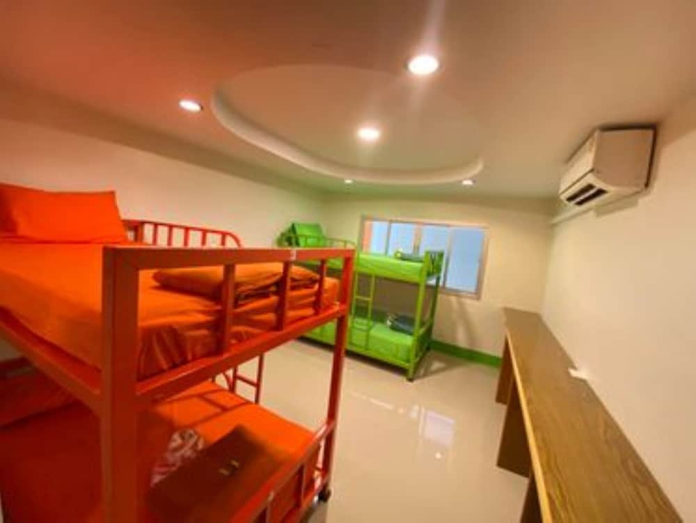 lotus hostel beach bar koh tao