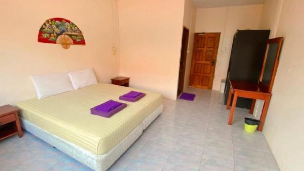 lotus hostel beach bar koh tao