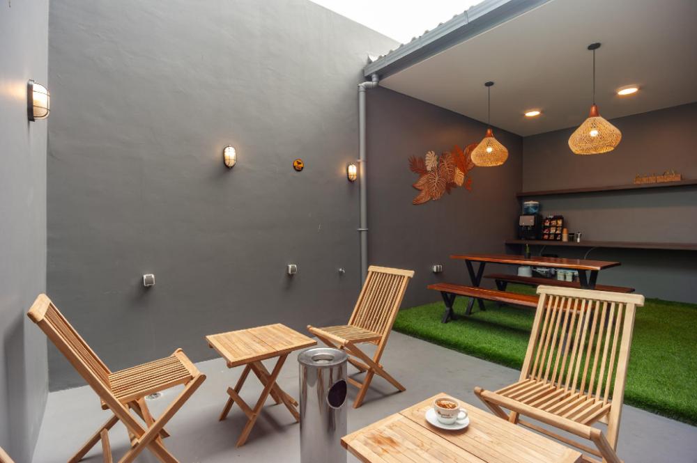 urbanview hotel groovy inn tangerang