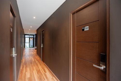 urbanview hotel groovy inn tangerang