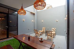 urbanview hotel groovy inn tangerang