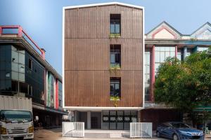 urbanview hotel groovy inn tangerang