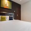 urbanview hotel groovy inn tangerang