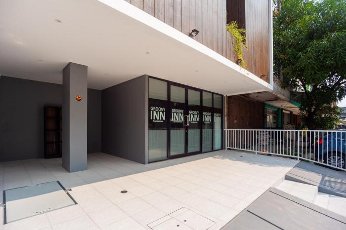 urbanview hotel groovy inn tangerang