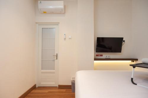 urbanview hotel groovy inn tangerang