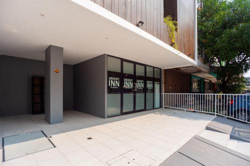 urbanview hotel groovy inn tangerang