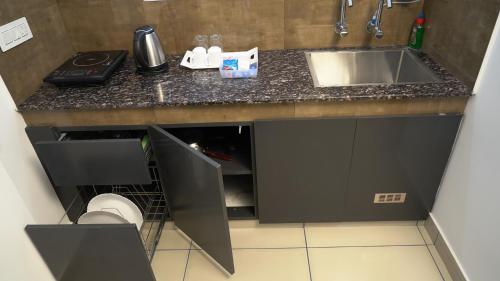 the white orchid luxury service apartments