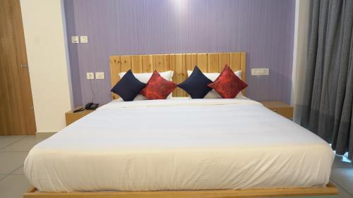 the white orchid luxury service apartments