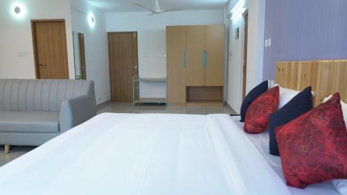 the white orchid luxury service apartments