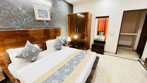 hotel starline near iffco chowk metro gurgaon