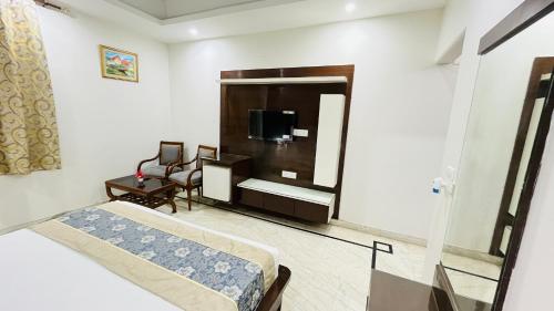hotel starline near iffco chowk metro gurgaon