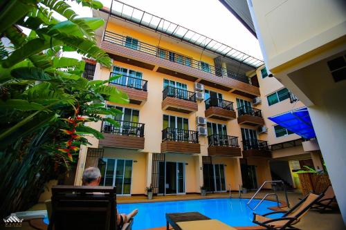 manee cool mueang