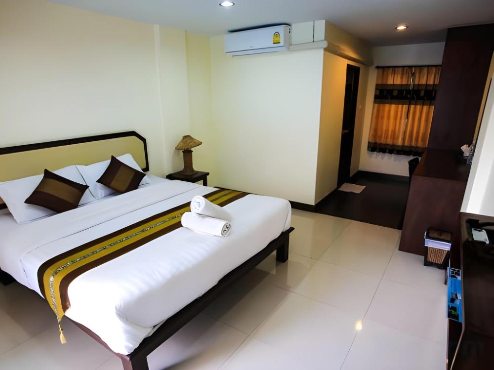 manee cool mueang