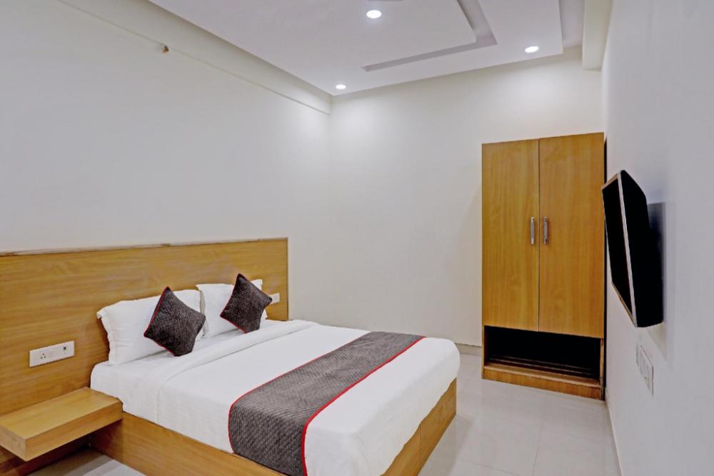 the noida corporate suite