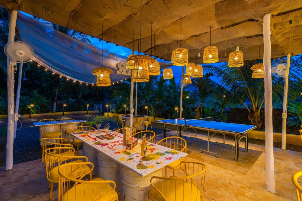 whoopers party hostel palolem