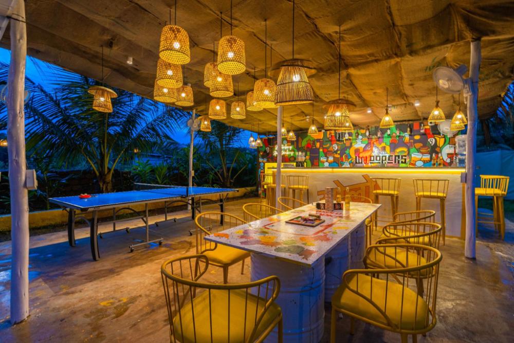 whoopers party hostel palolem