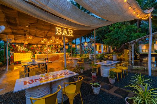 whoopers party hostel palolem