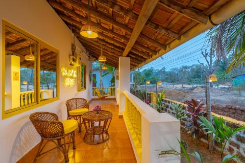 whoopers party hostel palolem