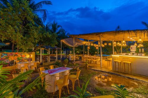 whoopers party hostel palolem