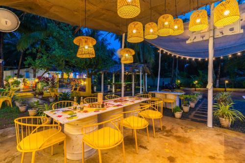 whoopers party hostel palolem