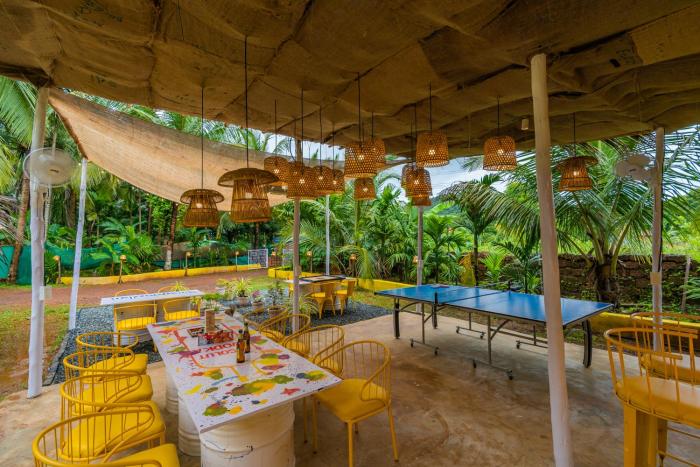 whoopers party hostel palolem