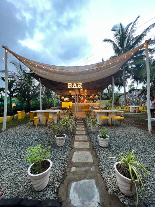 whoopers party hostel palolem