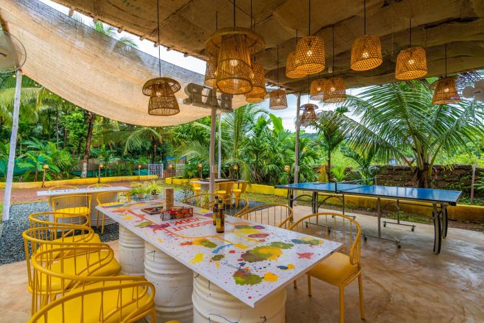 whoopers party hostel palolem