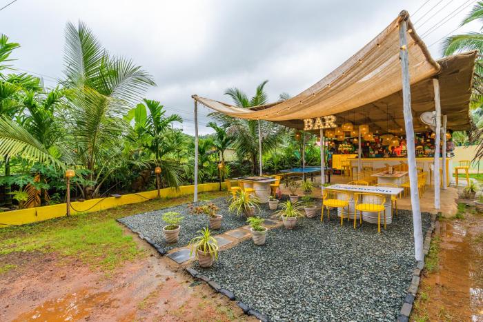 whoopers party hostel palolem