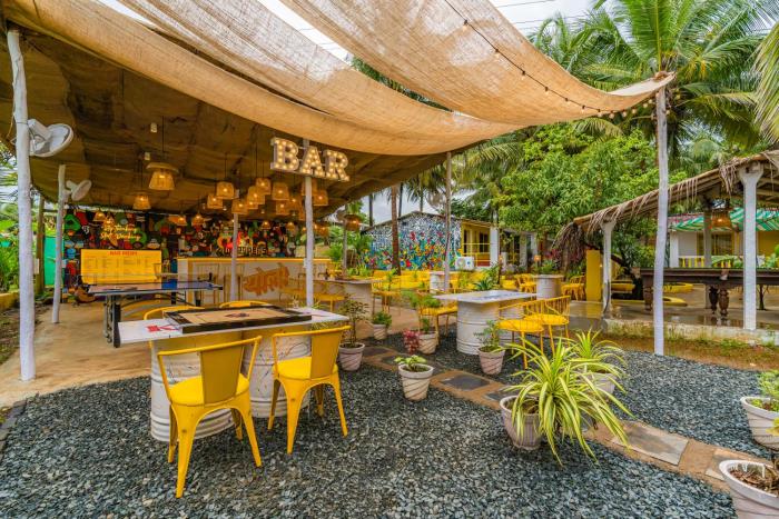 whoopers party hostel palolem