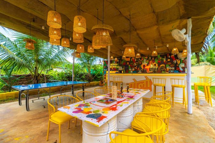 whoopers party hostel palolem