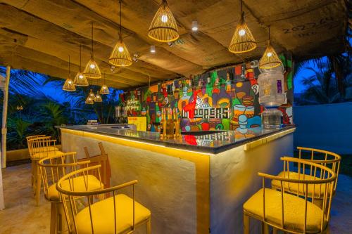 whoopers party hostel palolem