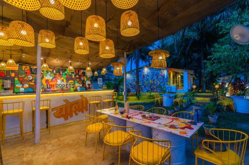 whoopers party hostel palolem