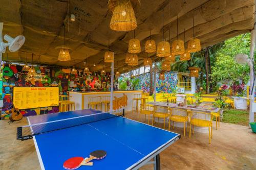 whoopers party hostel palolem