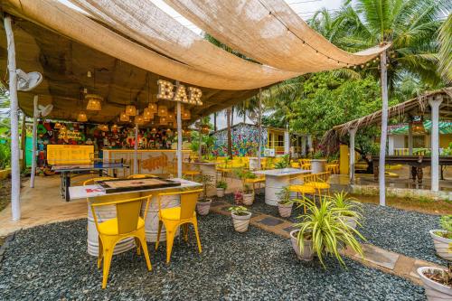 whoopers party hostel palolem