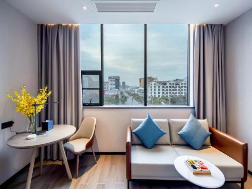 echarm hotel hechi bama