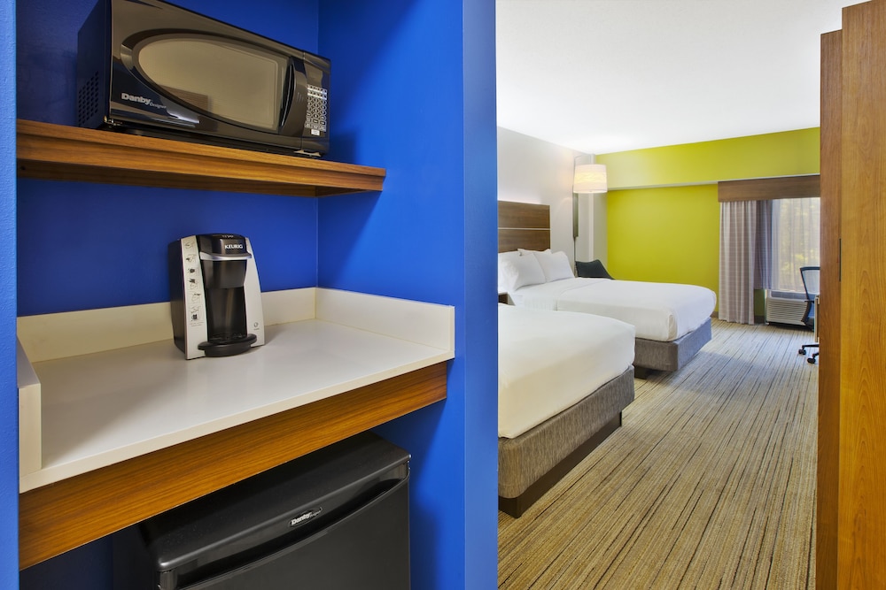 holiday inn express and suites milford by ihg