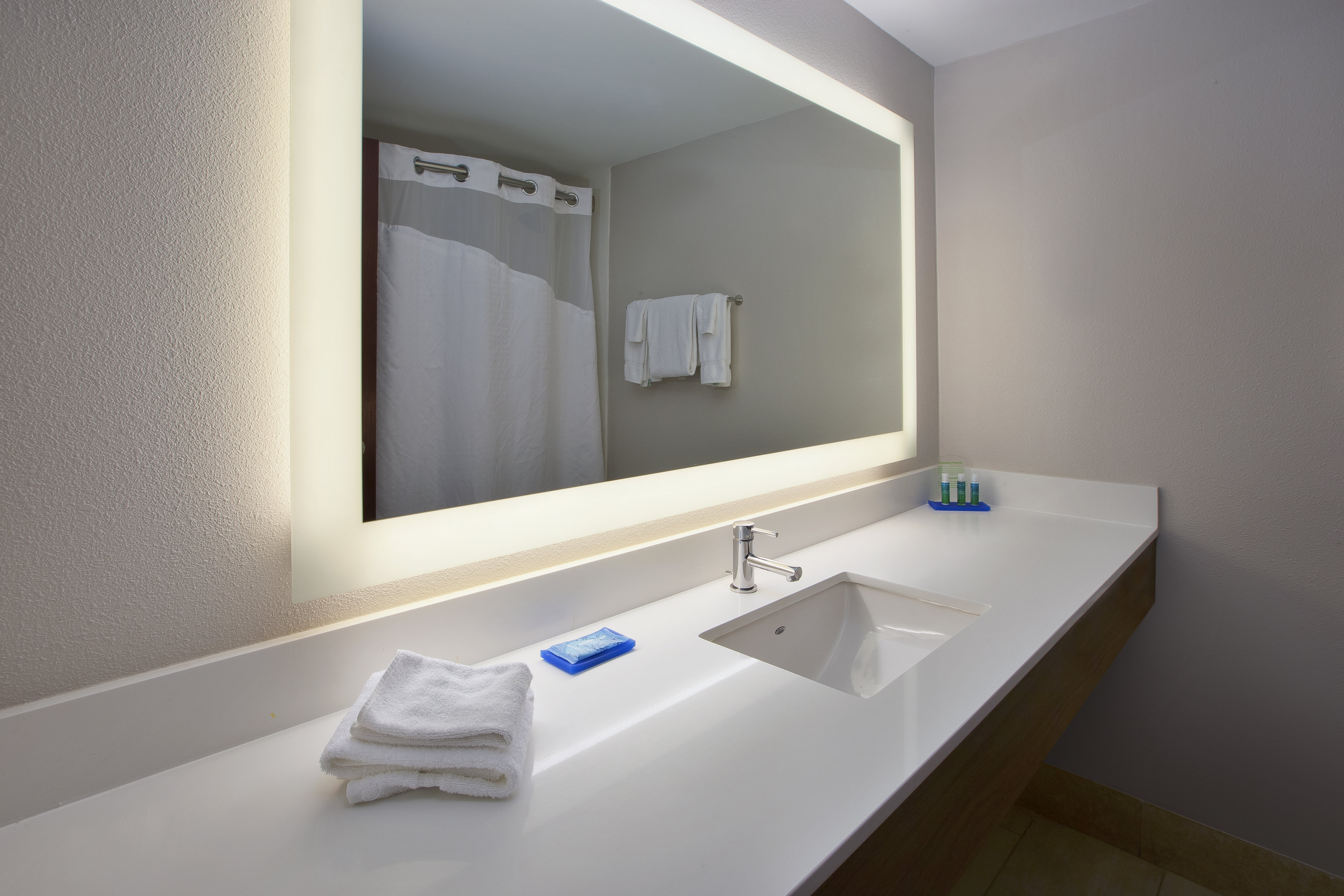 holiday inn express and suites milford by ihg