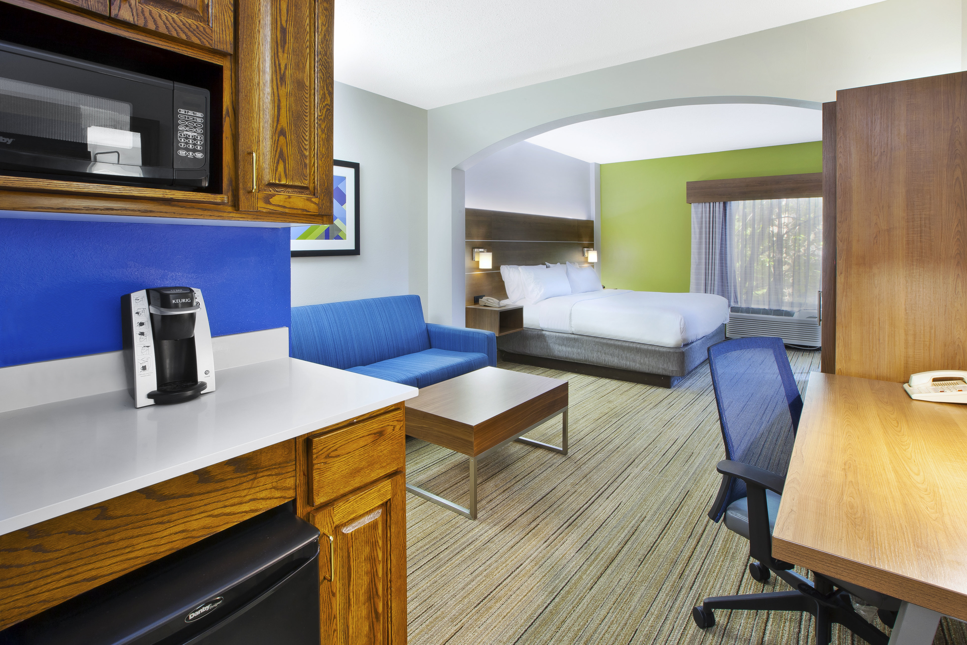 holiday inn express and suites milford by ihg