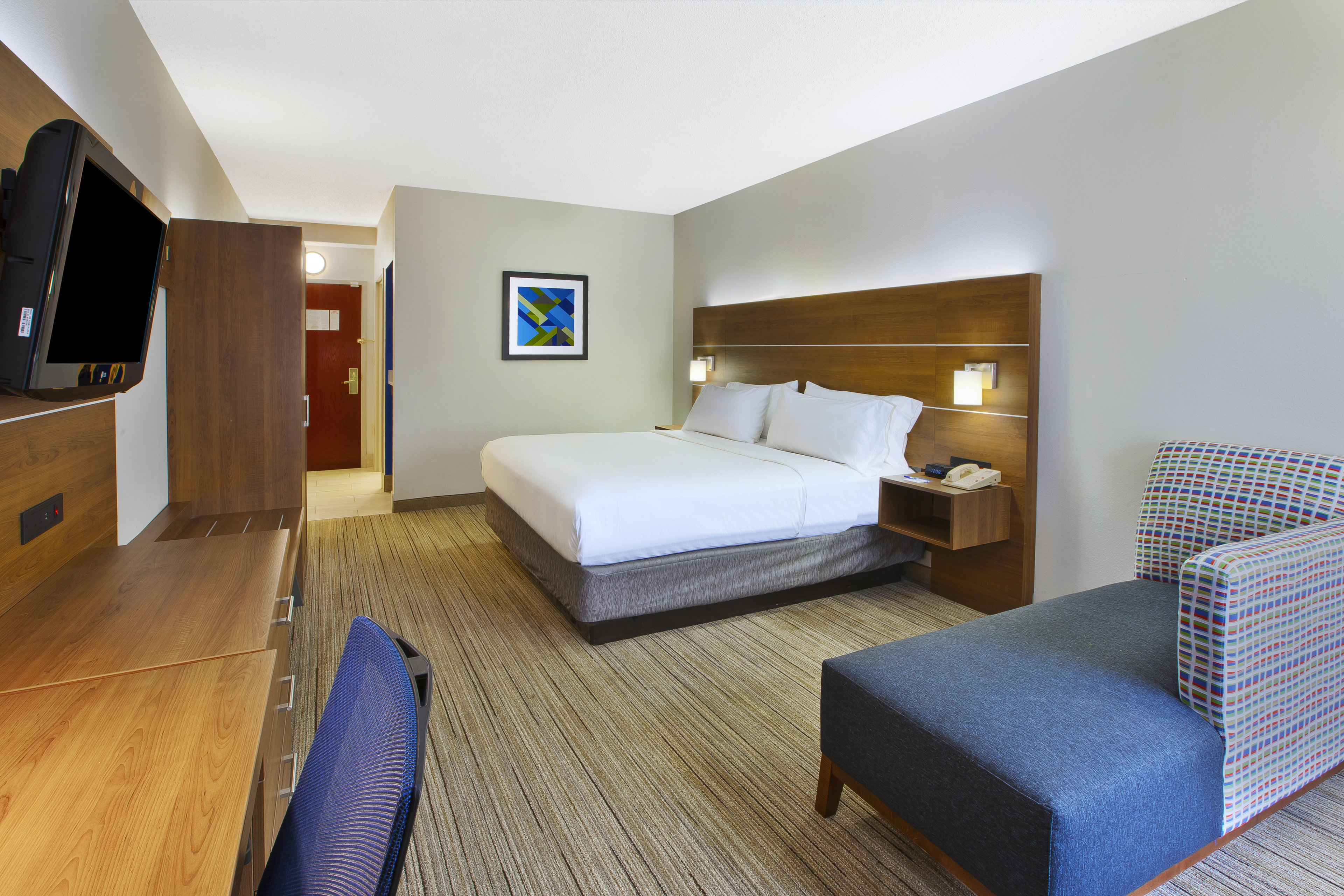 holiday inn express and suites milford by ihg