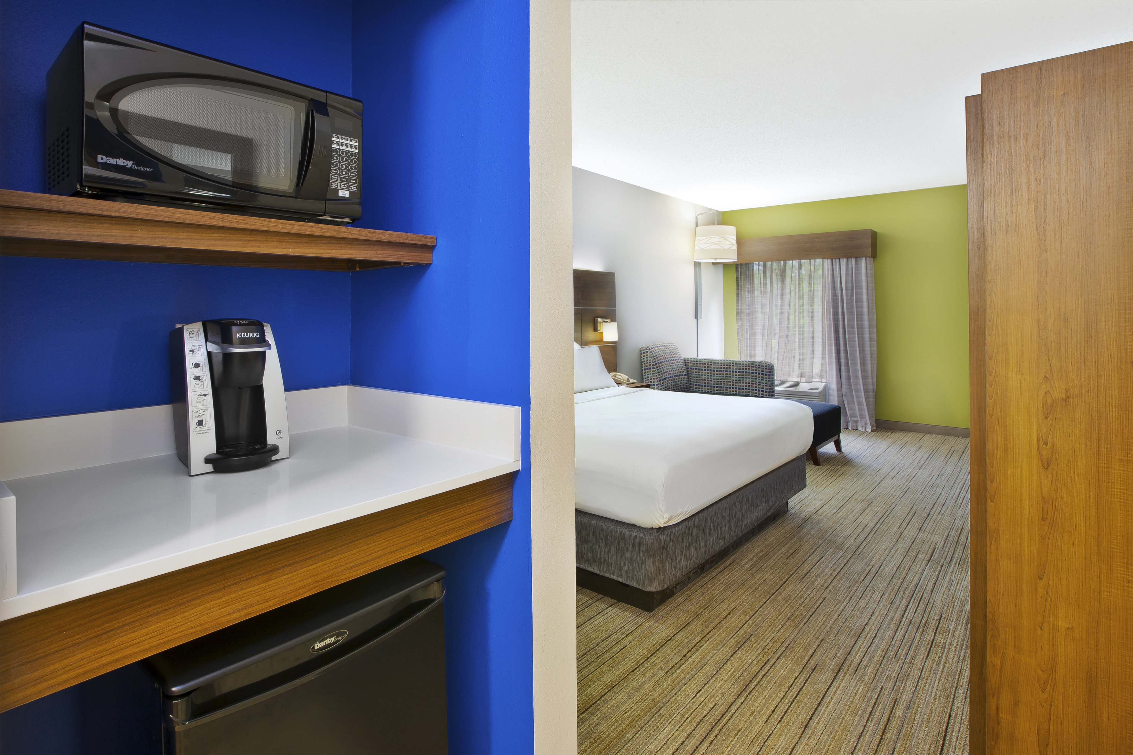 holiday inn express and suites milford by ihg