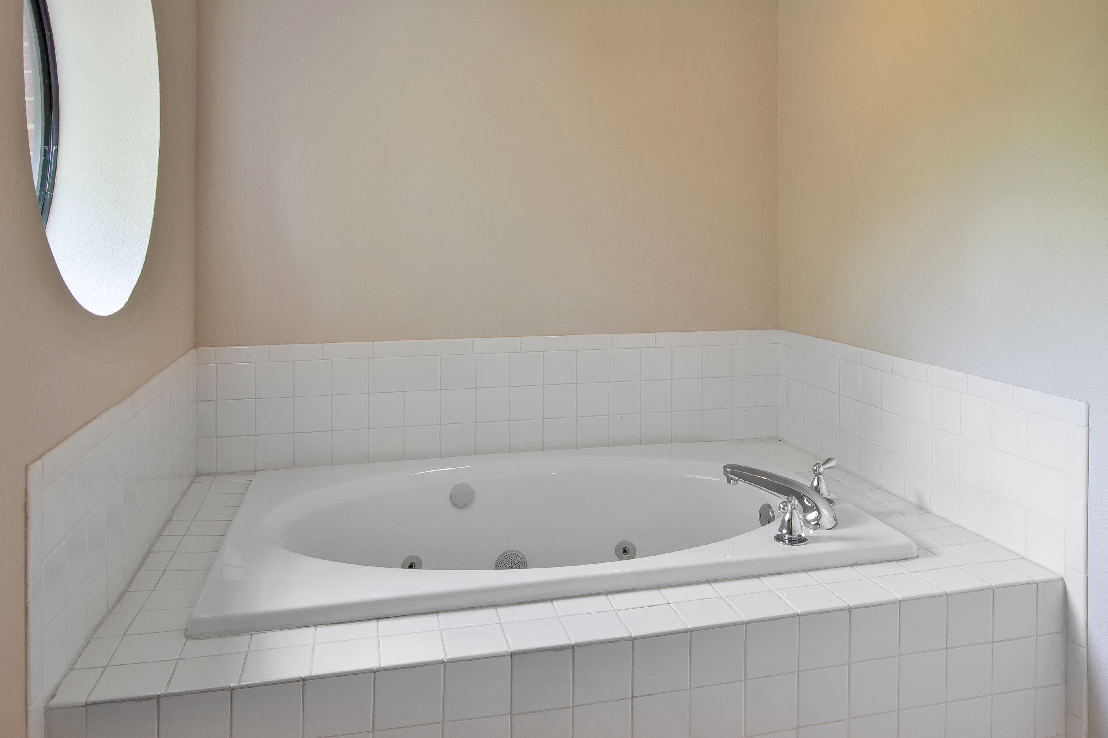 holiday inn express and suites milford by ihg