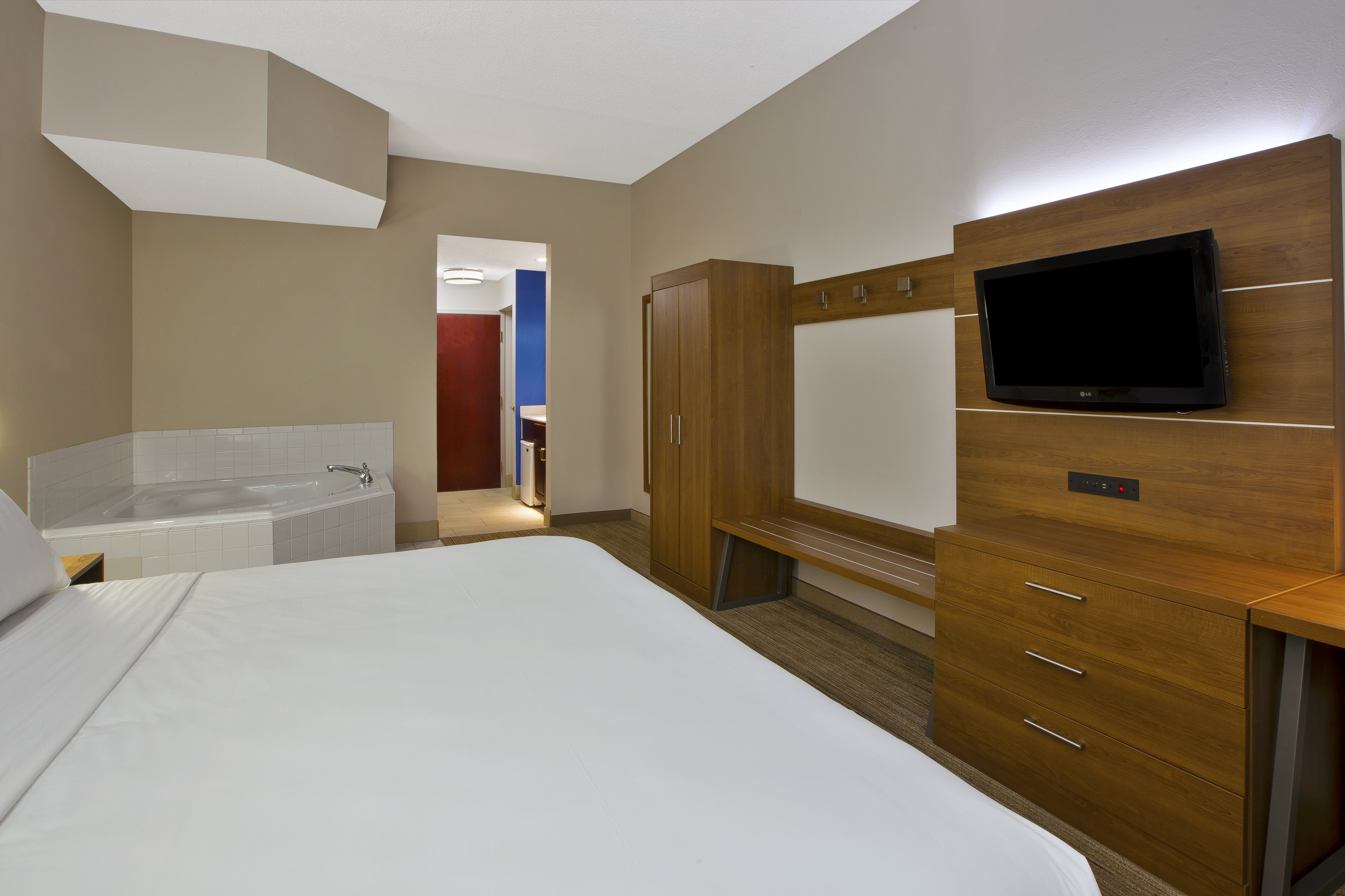 holiday inn express and suites milford by ihg