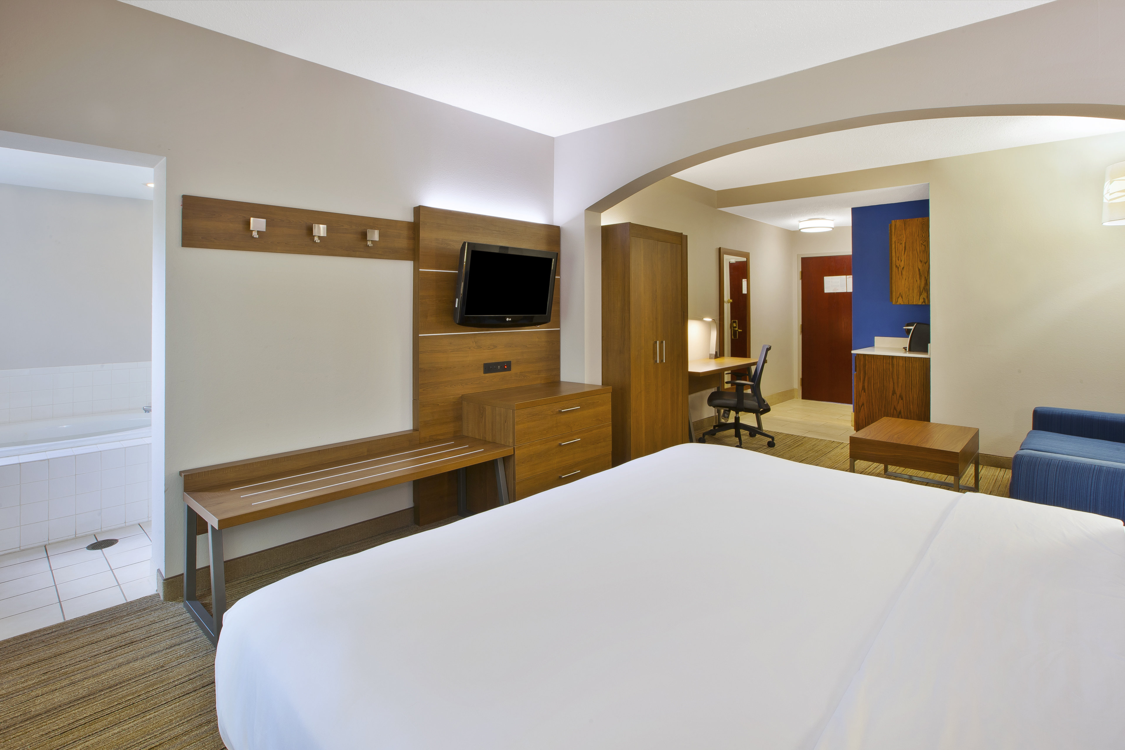 holiday inn express and suites milford by ihg