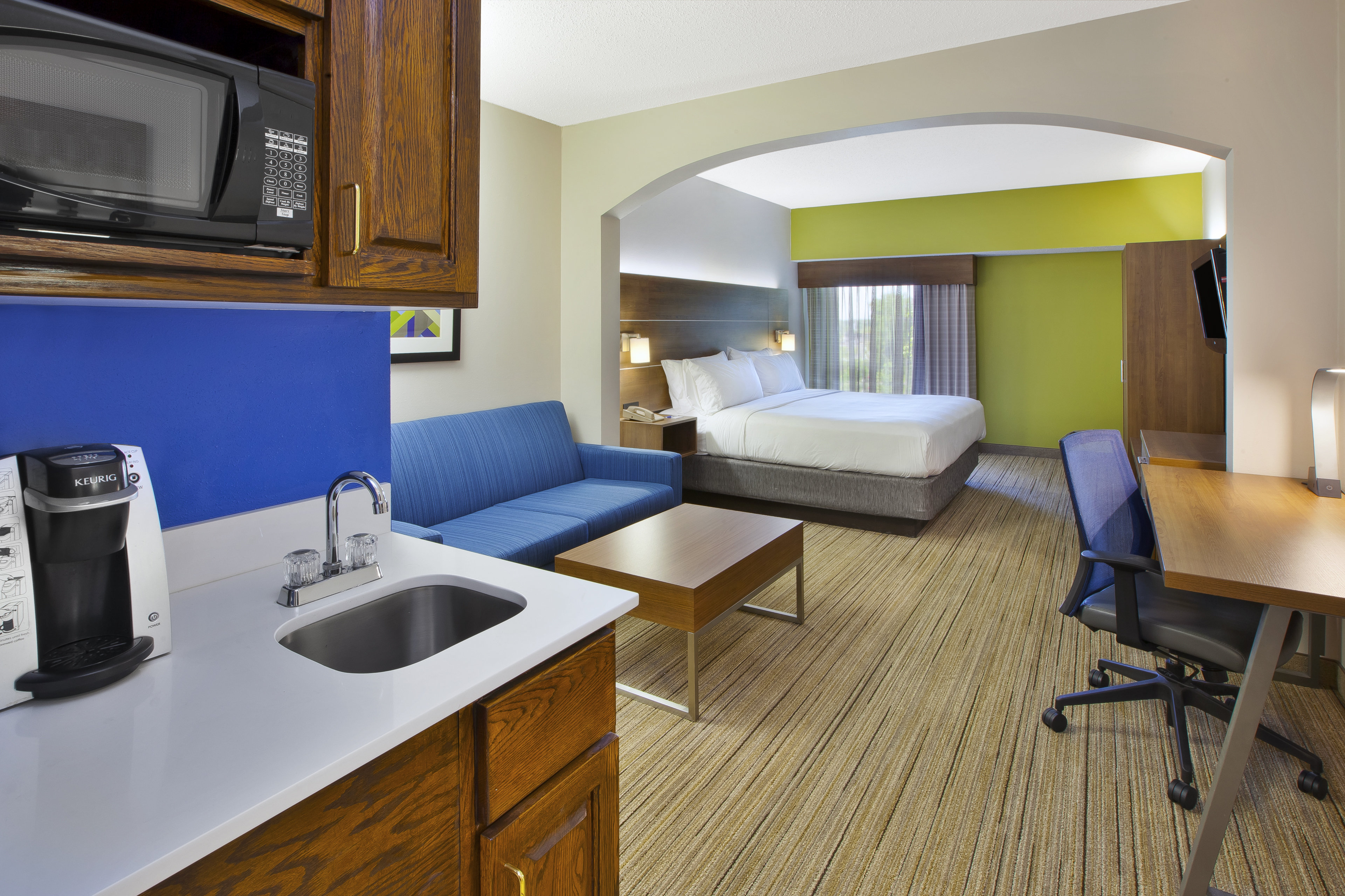 holiday inn express and suites milford by ihg