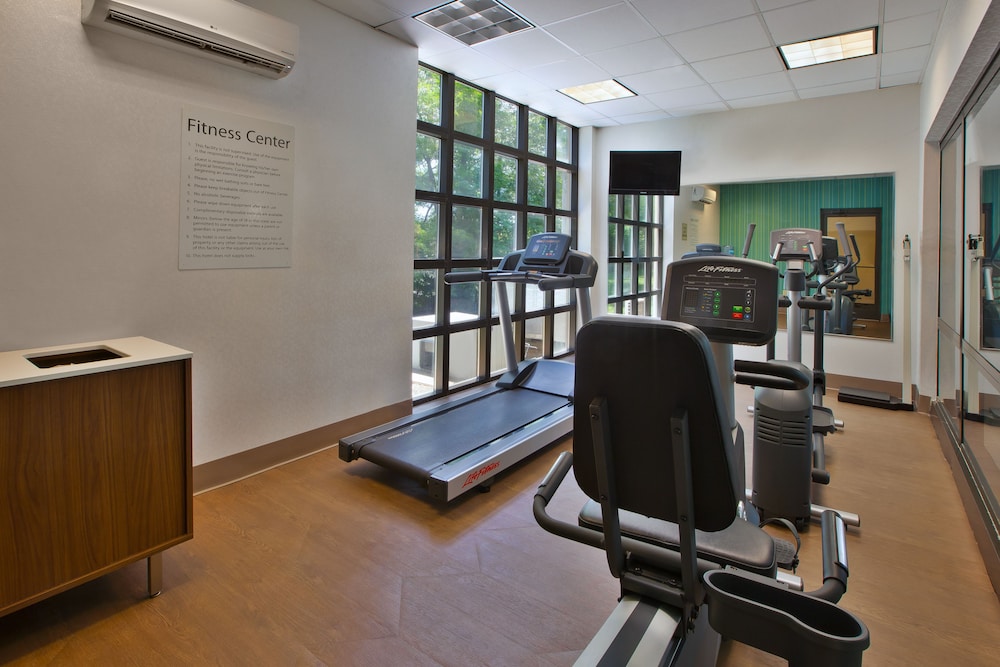 holiday inn express and suites milford by ihg