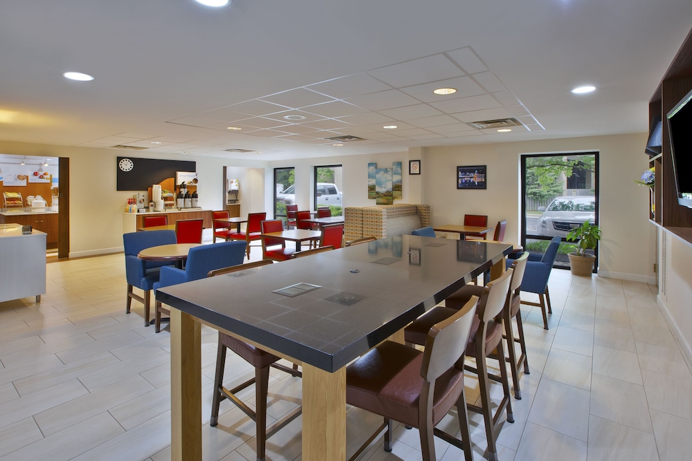 holiday inn express and suites milford by ihg