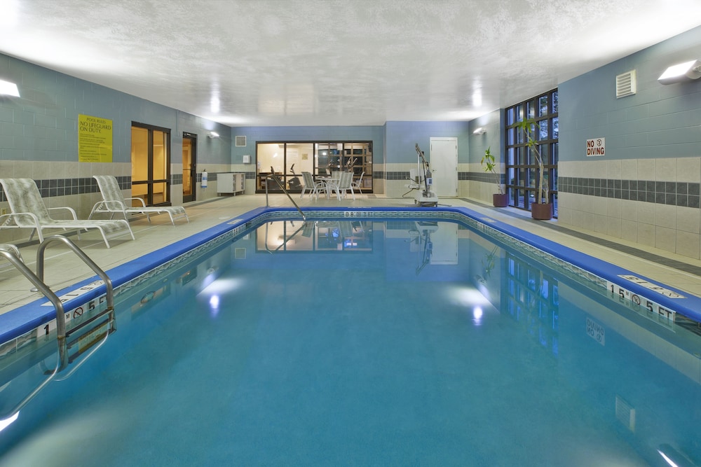 Holiday Inn Express & Suites Milford By Ihg,Hamilton County>>Cincinnati,3 star