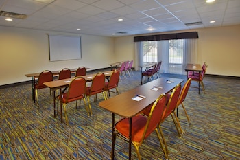 holiday inn express and suites milford by ihg