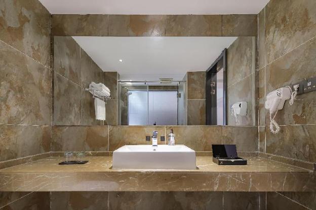 borrman hotel wuxi huishan ancient town shengan road metro station