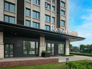 poltton international service apartment wuhan high speed railway station west square
